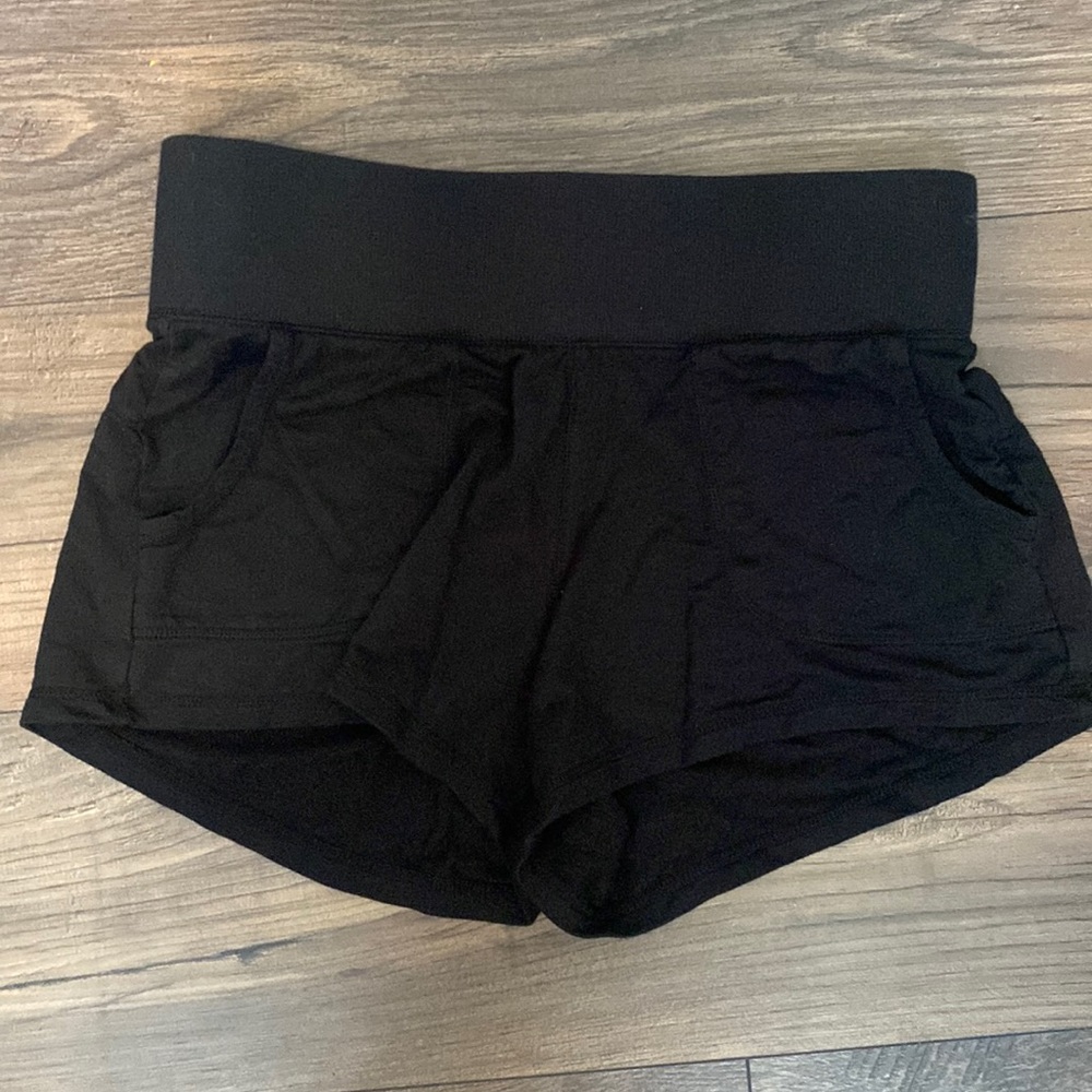 Active life shorts with pockets size small